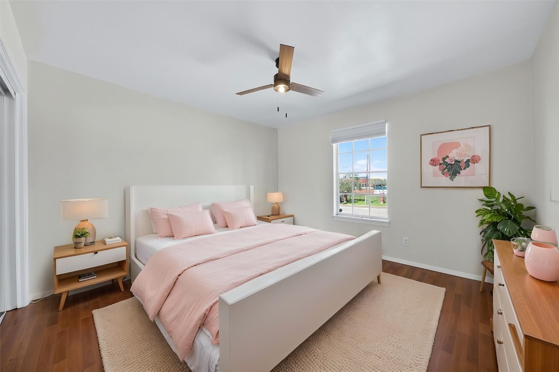 7205 Beechnut Street, Unit D Houston, TX 77074 - Photo 8 of 20 a bedroom with a large bed and a chandelier