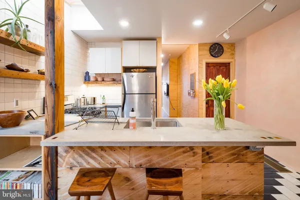 $1,500 | 1912 East Cumberland Street, Philadelphia, PA 19125