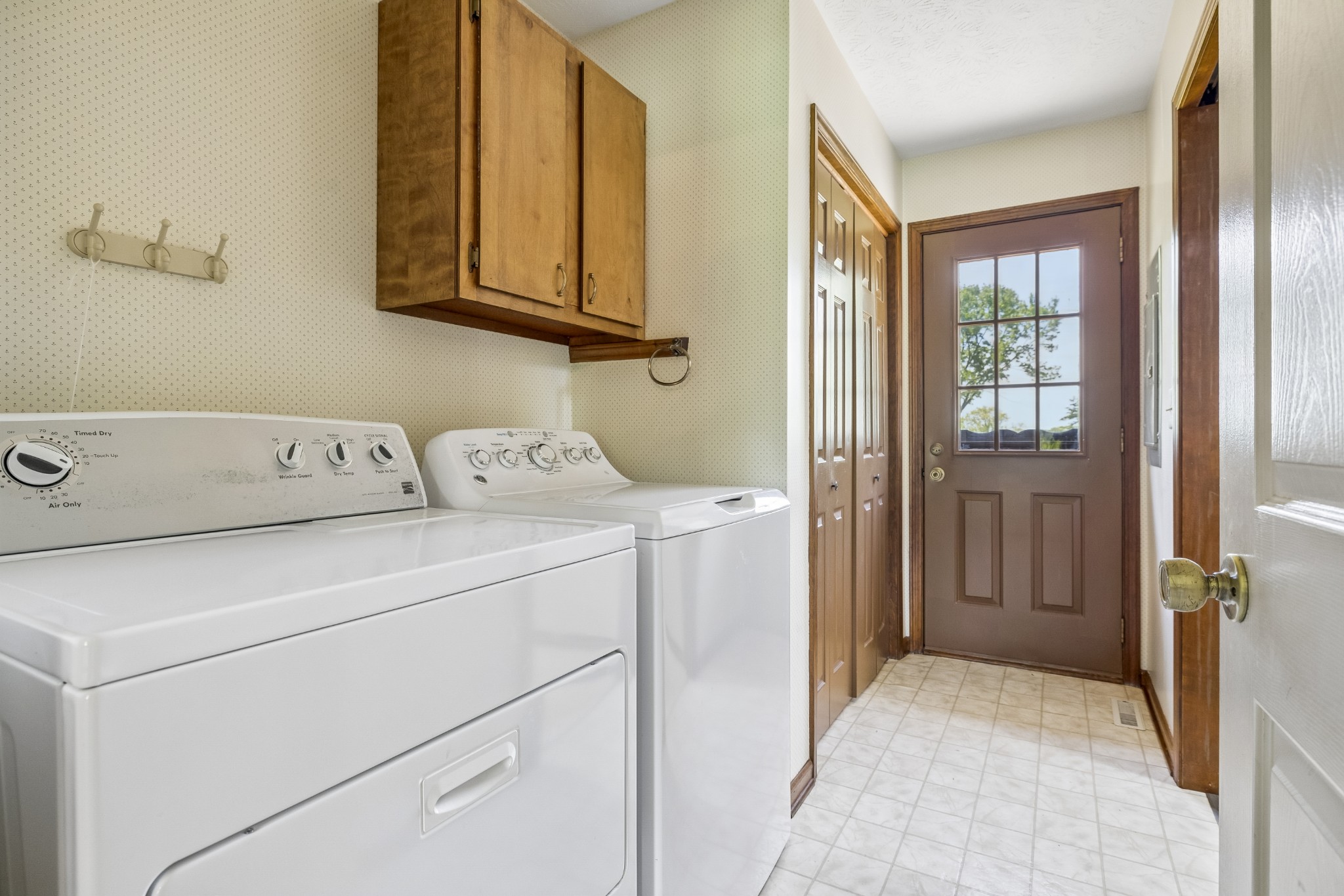 1690 Lawrence Lane Springfield, TN 37172 - Photo 24 of 64 a utility room with dryer and washer