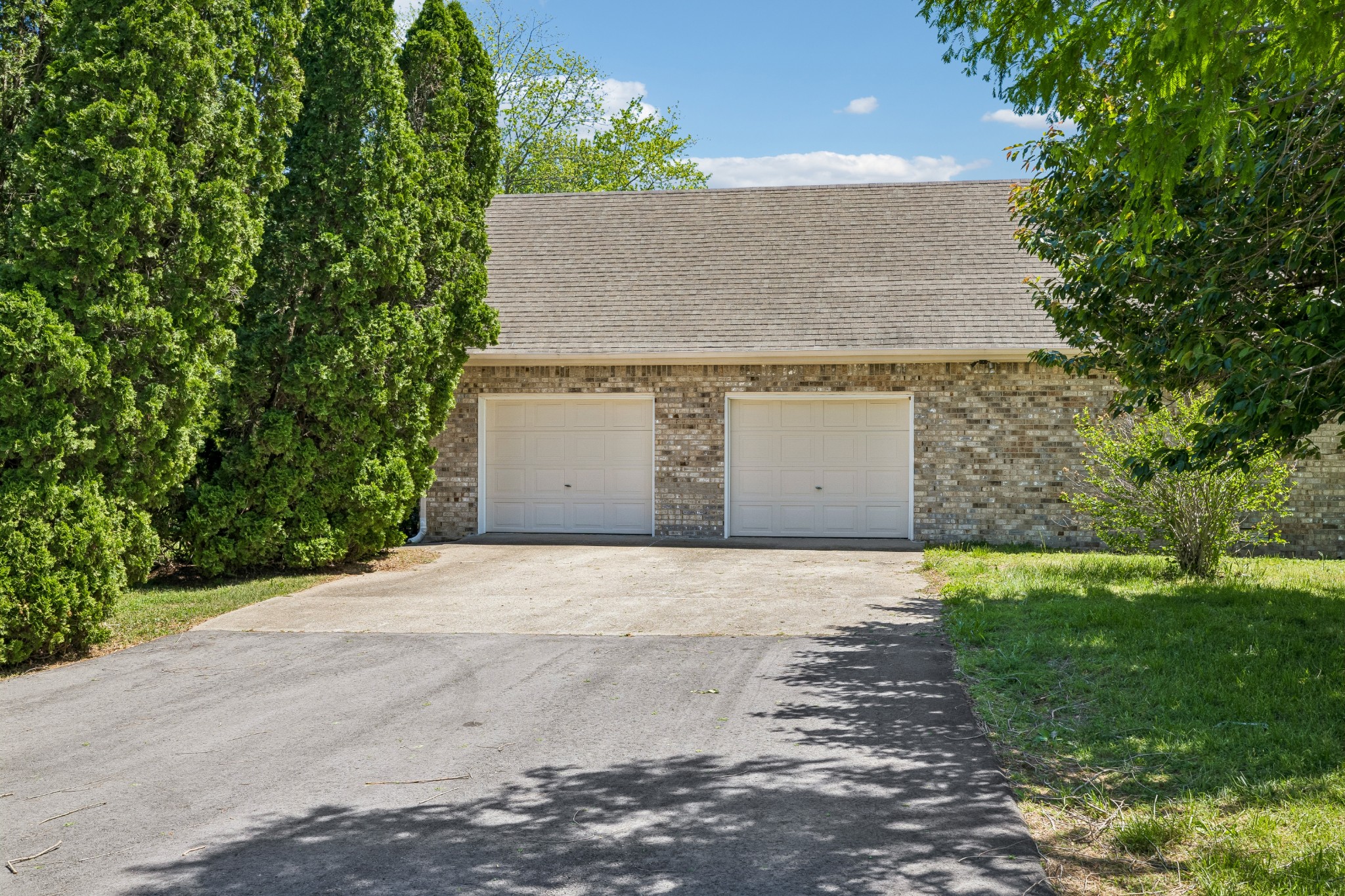 1690 Lawrence Lane Springfield, TN 37172 - Photo 48 of 64 front view of house with a yard
