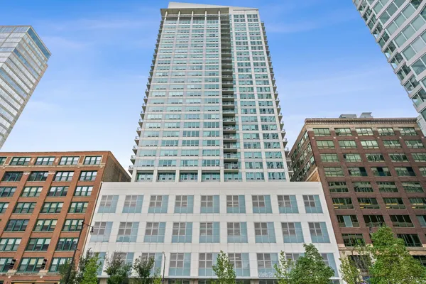 $400,000 | 701 South Wells Street, Unit 2302, Chicago, IL 60607