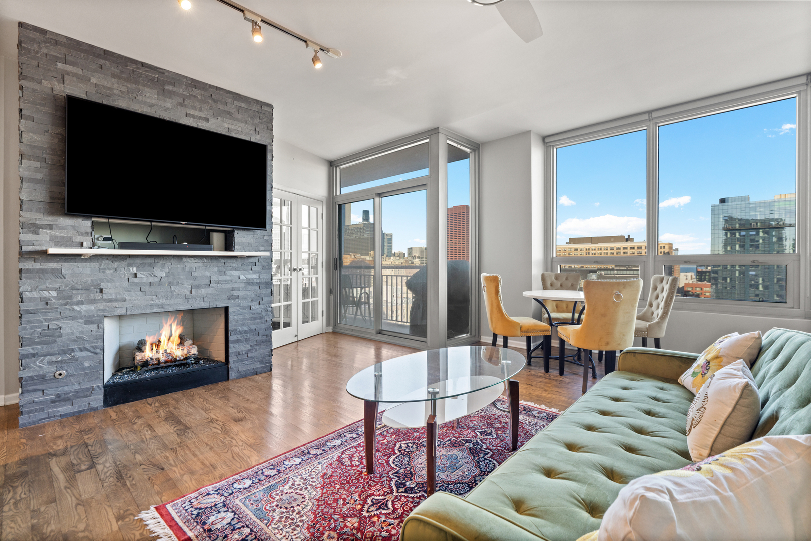 701 South Wells Street, Unit 2302 Chicago, IL 60607 - Photo 3 of 18