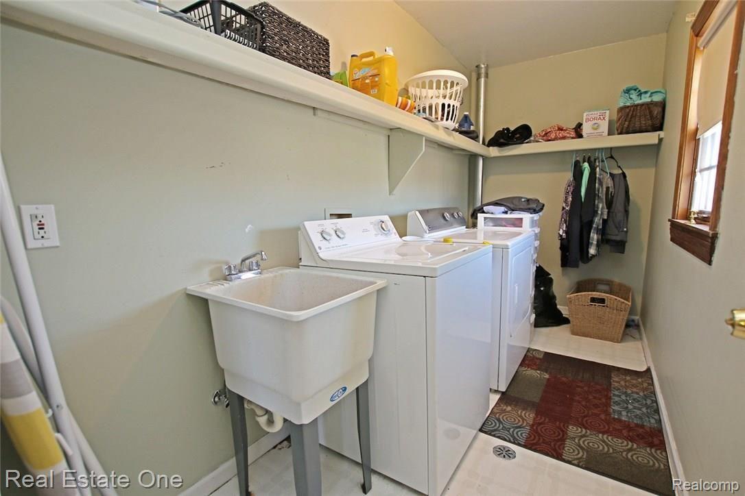 1345 East Fairview Lane Rochester, MI 48306 - Photo 41 of 58 41) Laundry Area.jpg