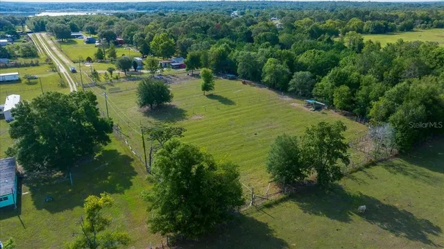 a view of a water fountain