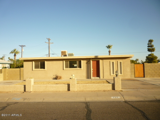 712 East Fremont Road Phoenix, AZ 85042 - Photo 1 of 27 023-179502 - Front