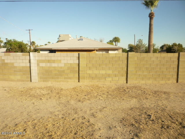 712 East Fremont Road Phoenix, AZ 85042 - Photo 7 of 27 023-179502 - Backyard