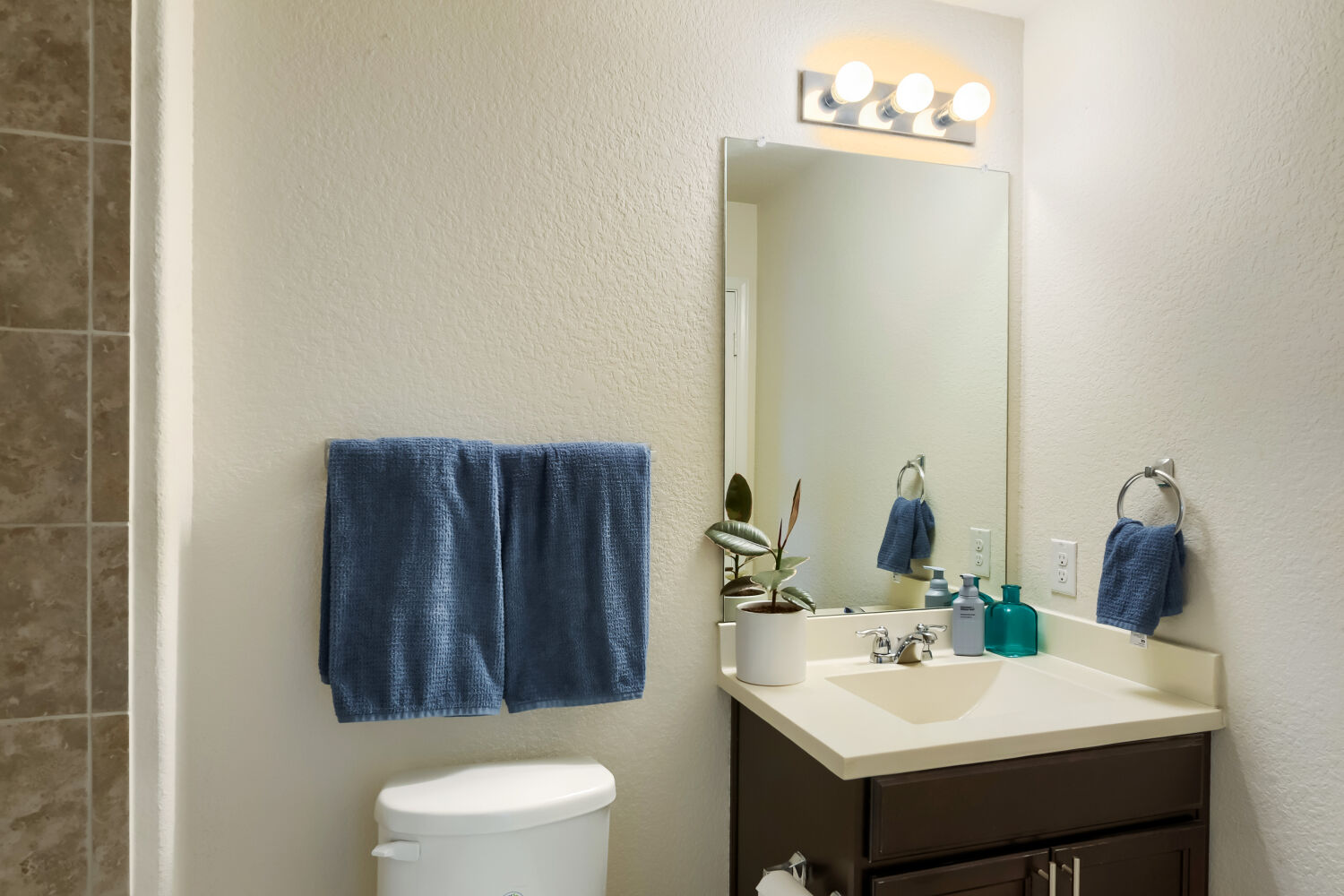 7216 Razors Edge Drive Austin, TX 78744 - Photo 19 of 36