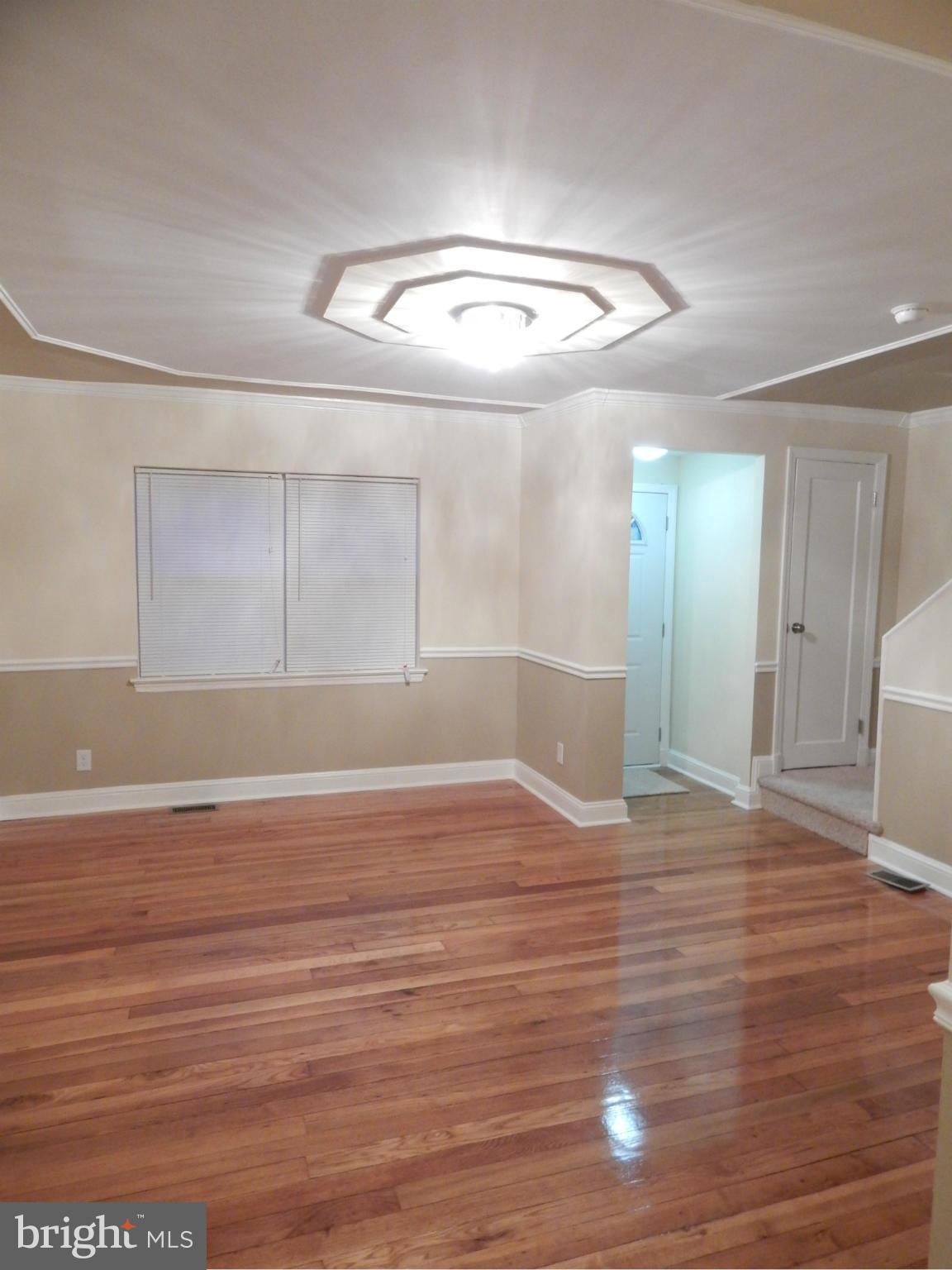 723 Beaverbrook Road Baltimore, MD 21212 - Photo 3 of 26 Living Room
