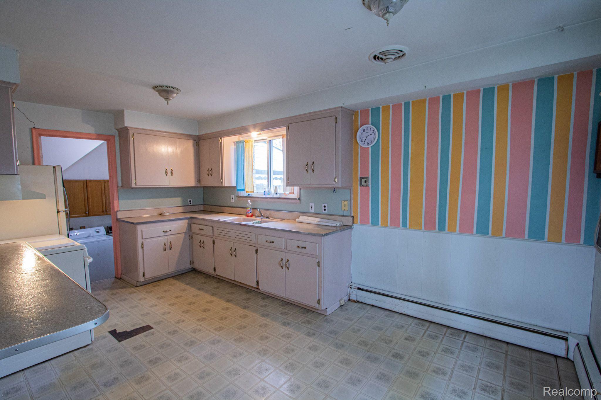 8279 Garbor Drive Warren, MI 48093 - Photo 7 of 26 Gallery Image 7
