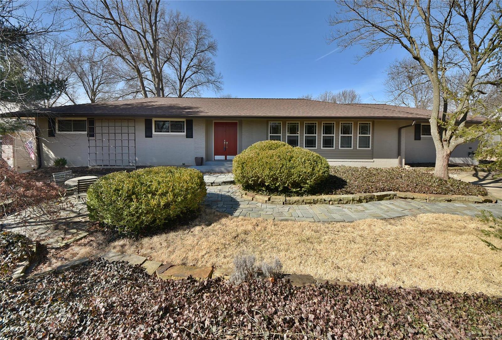 811 Dielman Road St. Louis, MO 63132 - Photo 1 of 76 Gallery Image 1