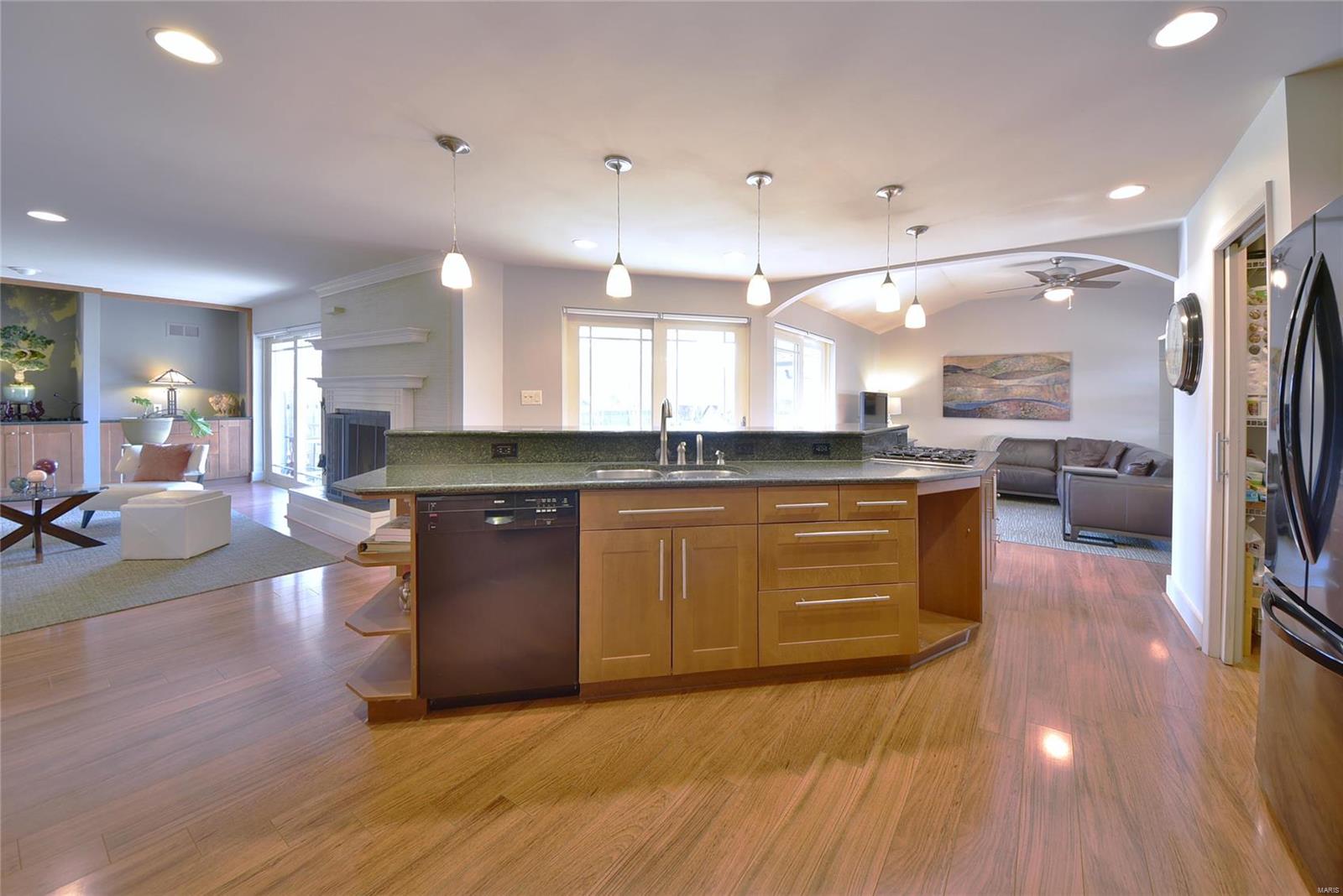 811 Dielman Road St. Louis, MO 63132 - Photo 3 of 76 Gallery Image 3