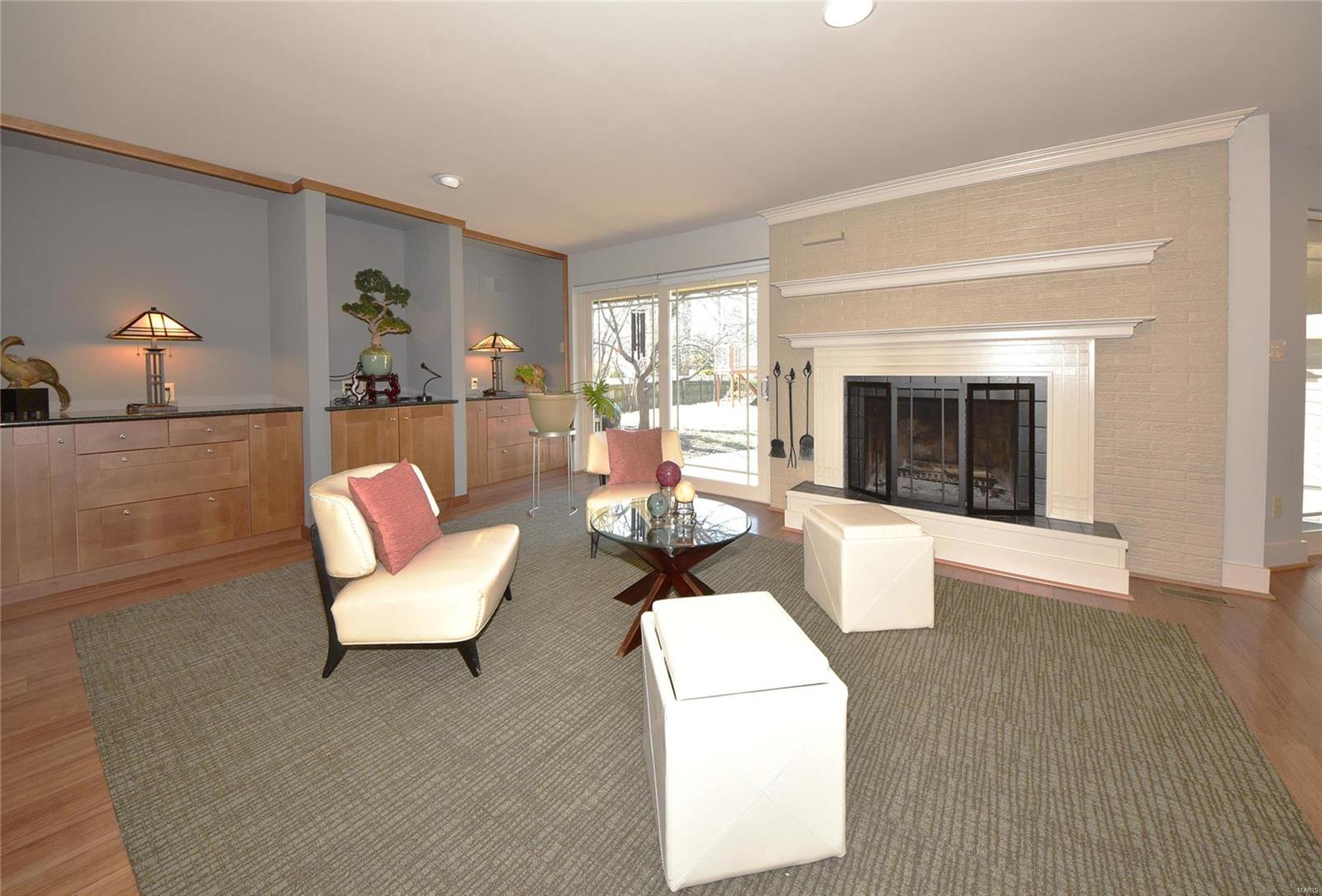 811 Dielman Road St. Louis, MO 63132 - Photo 4 of 76 Gallery Image 4