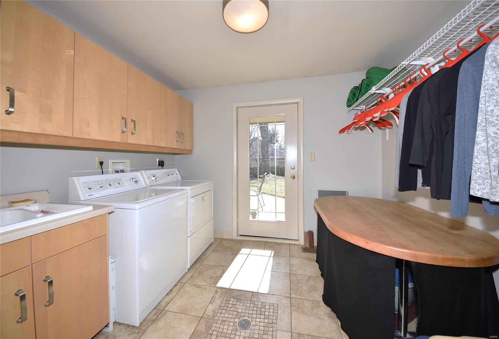 811 Dielman Road St. Louis, MO 63132 - Photo 7 of 76 Gallery Image 7