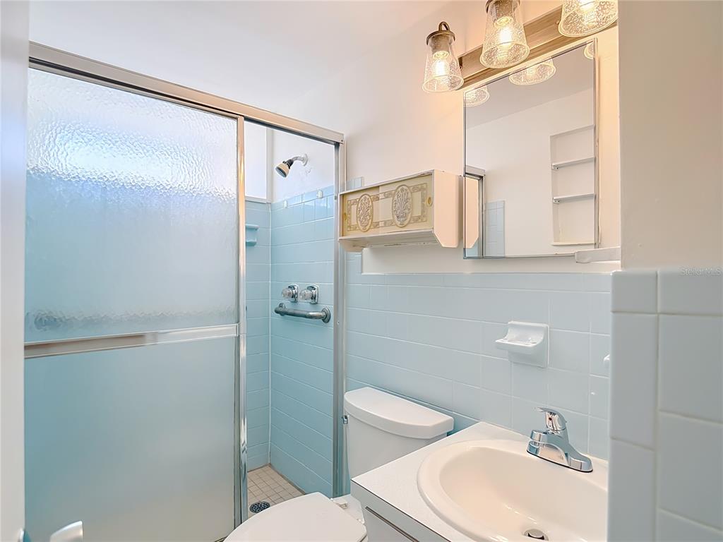 2461 Canadian Way, Unit 45 Clearwater, FL 33763 - Photo 21 of 33 a bathroom with a toilet a sink and shower