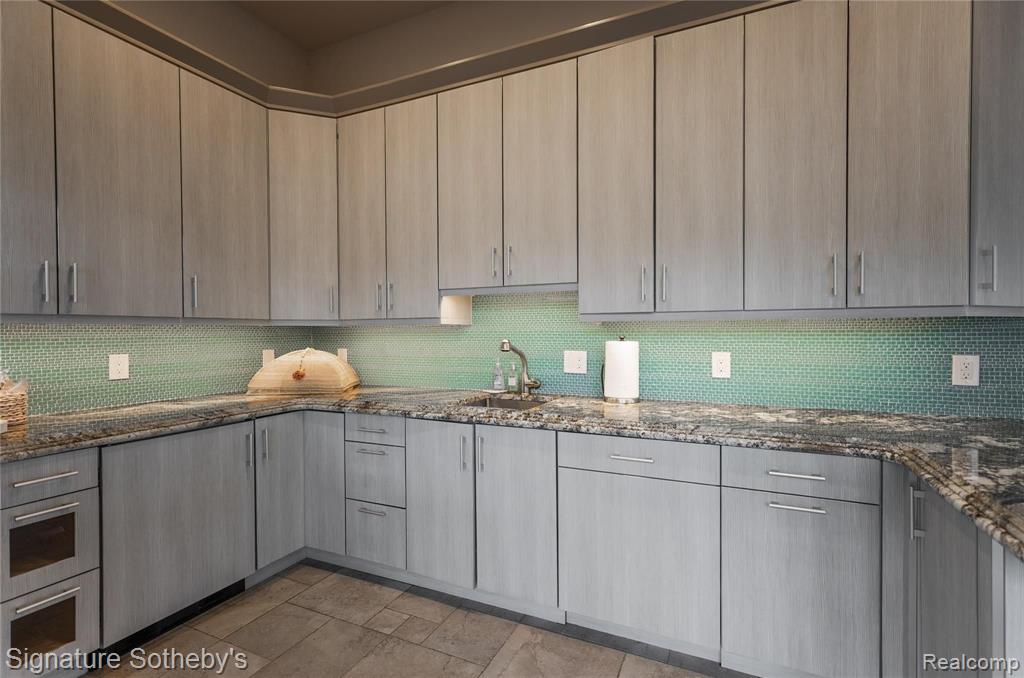 984 Lake Shore Road Grosse Pointe Shores, MI 48236 - Photo 38 of 43