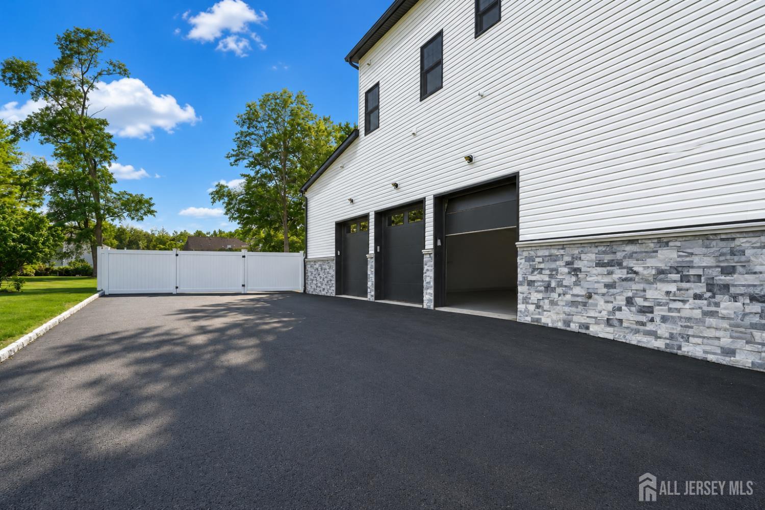 1684 Frank Street Edison, NJ 08820 - Photo 4 of 41