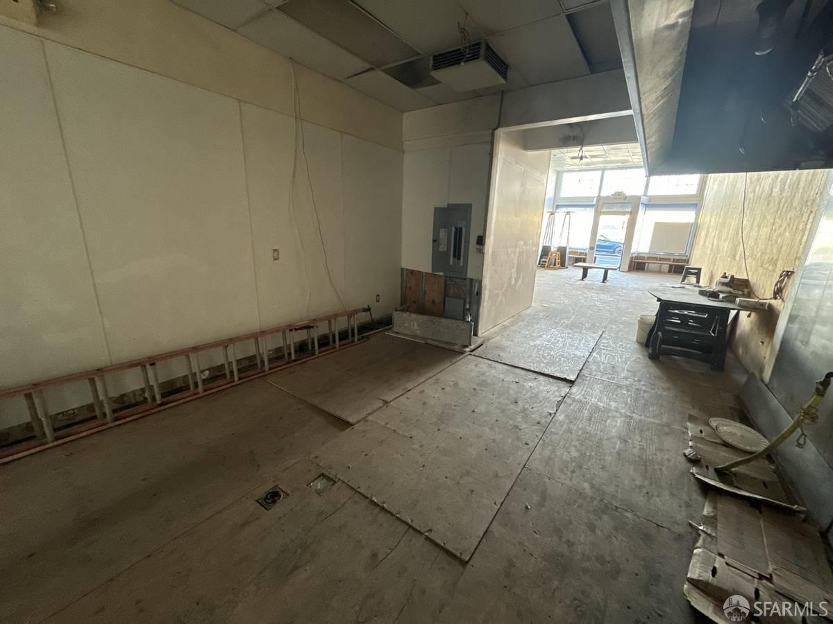 2306 Encinal Avenue Alameda, CA 94501 - Photo 3 of 7 a view of a room with gym equipment