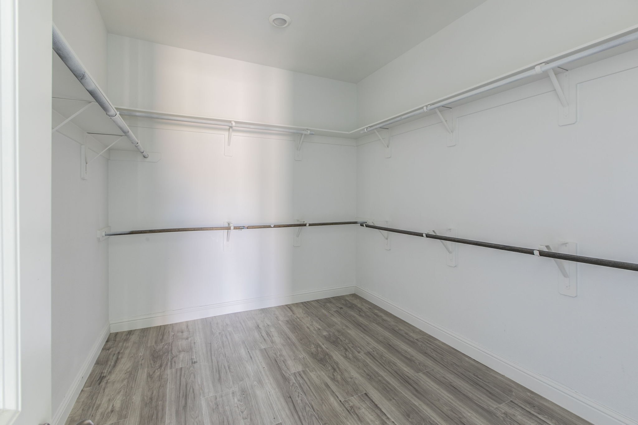 4806 Timber Gate Court Rosharon, TX 77583 - Photo 2 of 36 a view of an empty walk in closet