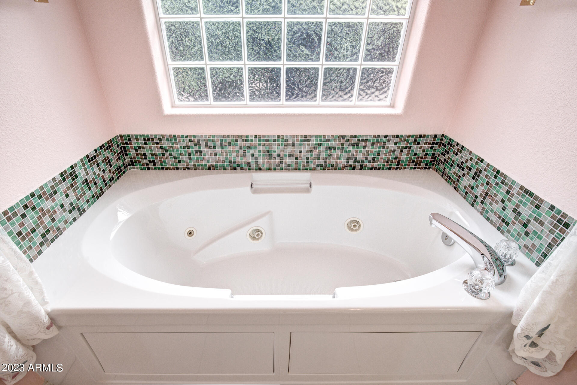 902 Landmark Trail Payson, AZ 85541 - Photo 13 of 27 JETTED TUB IN MAIN B.R.