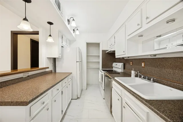 $80,000 | 11540 Chimney Rock Road, Unit 112, Houston, TX 77035