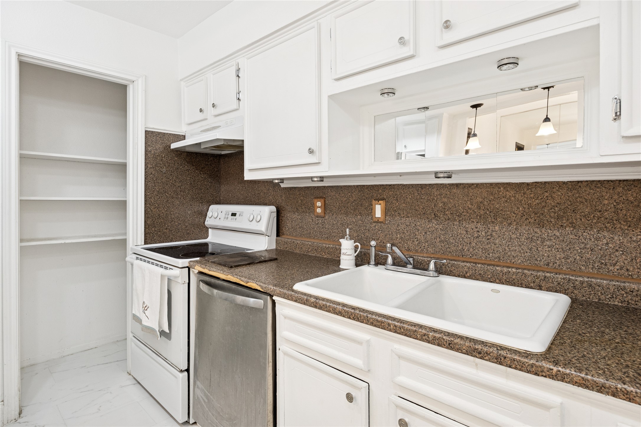 11540 Chimney Rock Road, Unit 112 Houston, TX 77035 - Photo 5 of 14