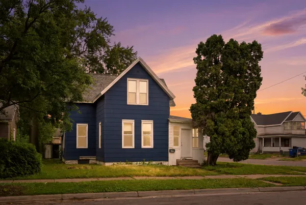 $225,000 | 1002 8th Street South, La Crosse, WI 54601