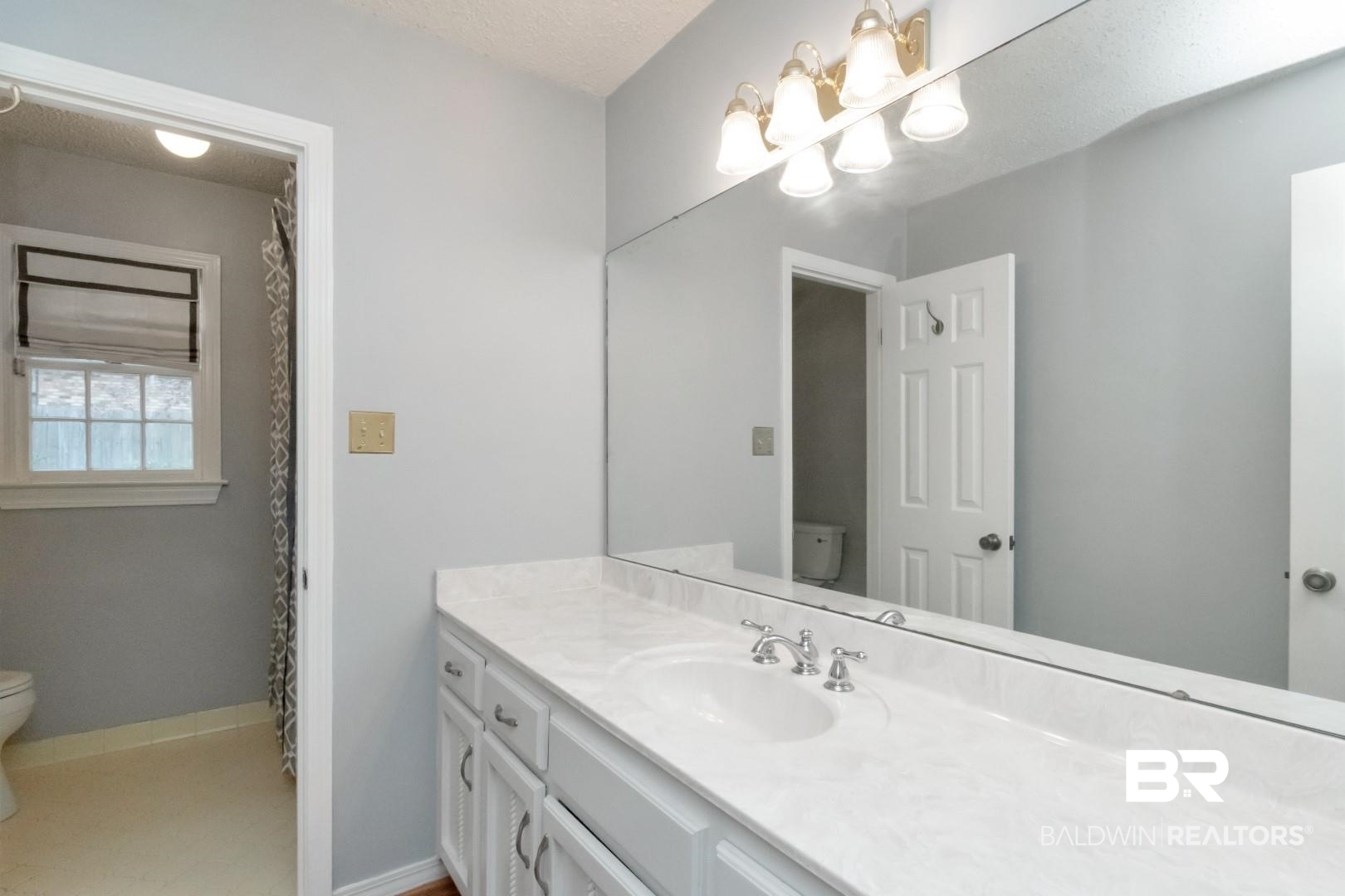 1229 West Chimney Top Drive Mobile, AL 36695 - Photo 27 of 36 Full bath located off Hallway