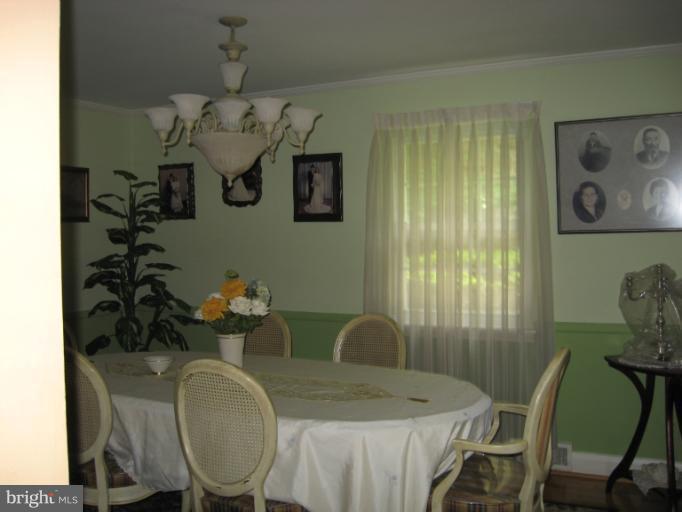 3205 Pinkney Road Baltimore, MD 21215 - Photo 4 of 7 Dining Room