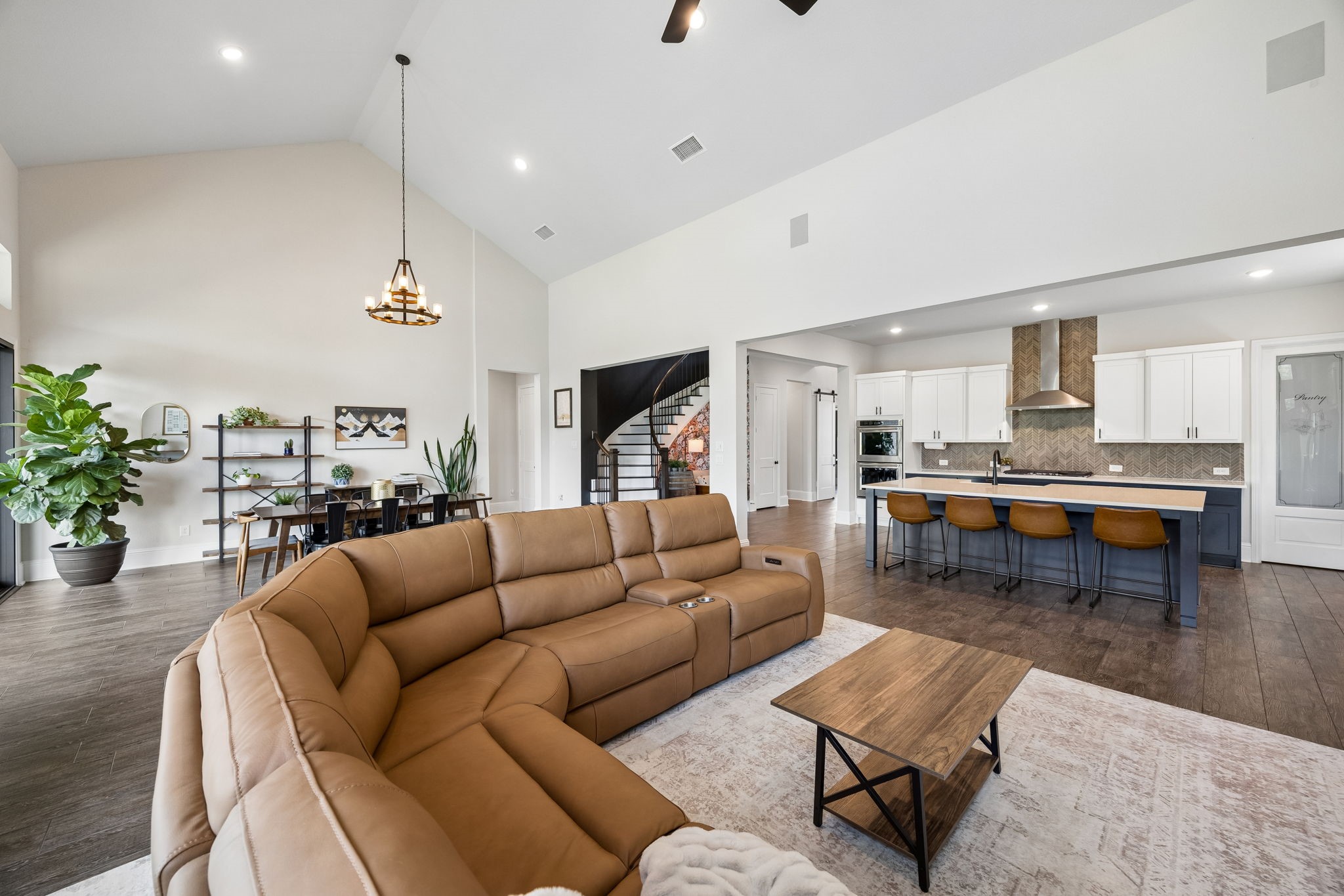 10102 South Goshawk Trail Conroe, TX 77385 - Photo 6 of 46 a living room with furniture and kitchen view