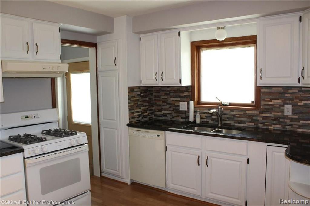 2330 Oklahoma Court Rochester Hills, MI 48309 - Photo 8 of 28