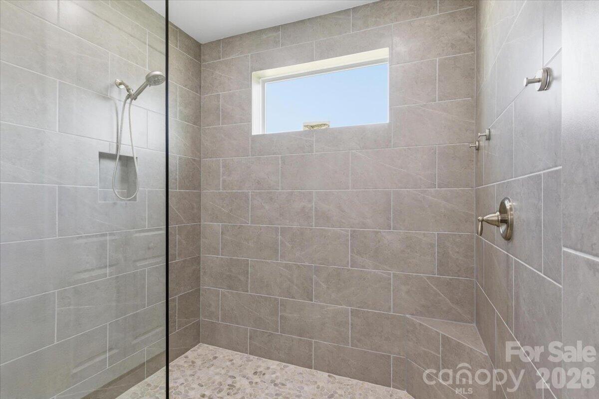 859 Ocean Hammock Loop Hardeeville, SC 29927 - Photo 15 of 33 a bathroom with a shower
