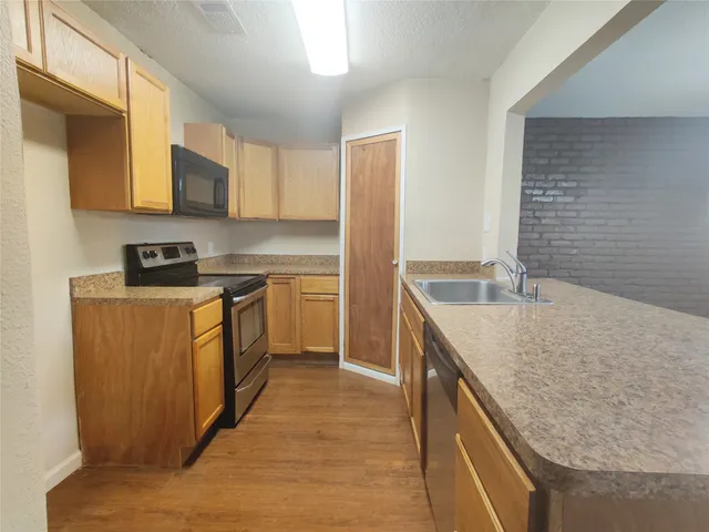 $1,695 | 1003 Dyche Lane, Alvin, TX 77511