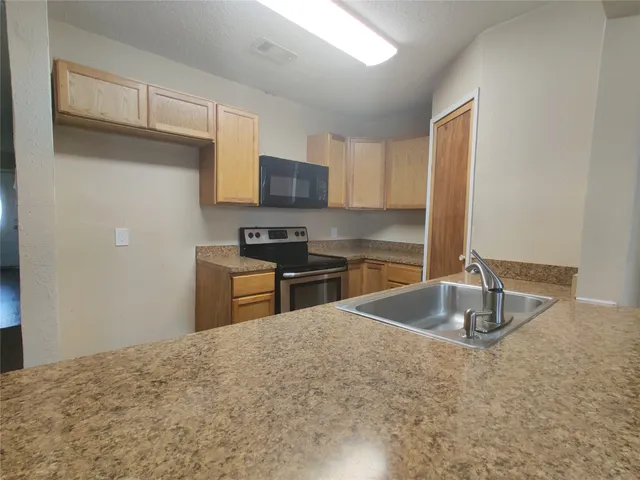 $1,695 | 1003 Dyche Lane, Alvin, TX 77511