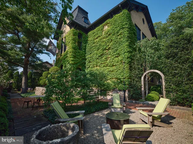 a view of outdoor space yard and patio