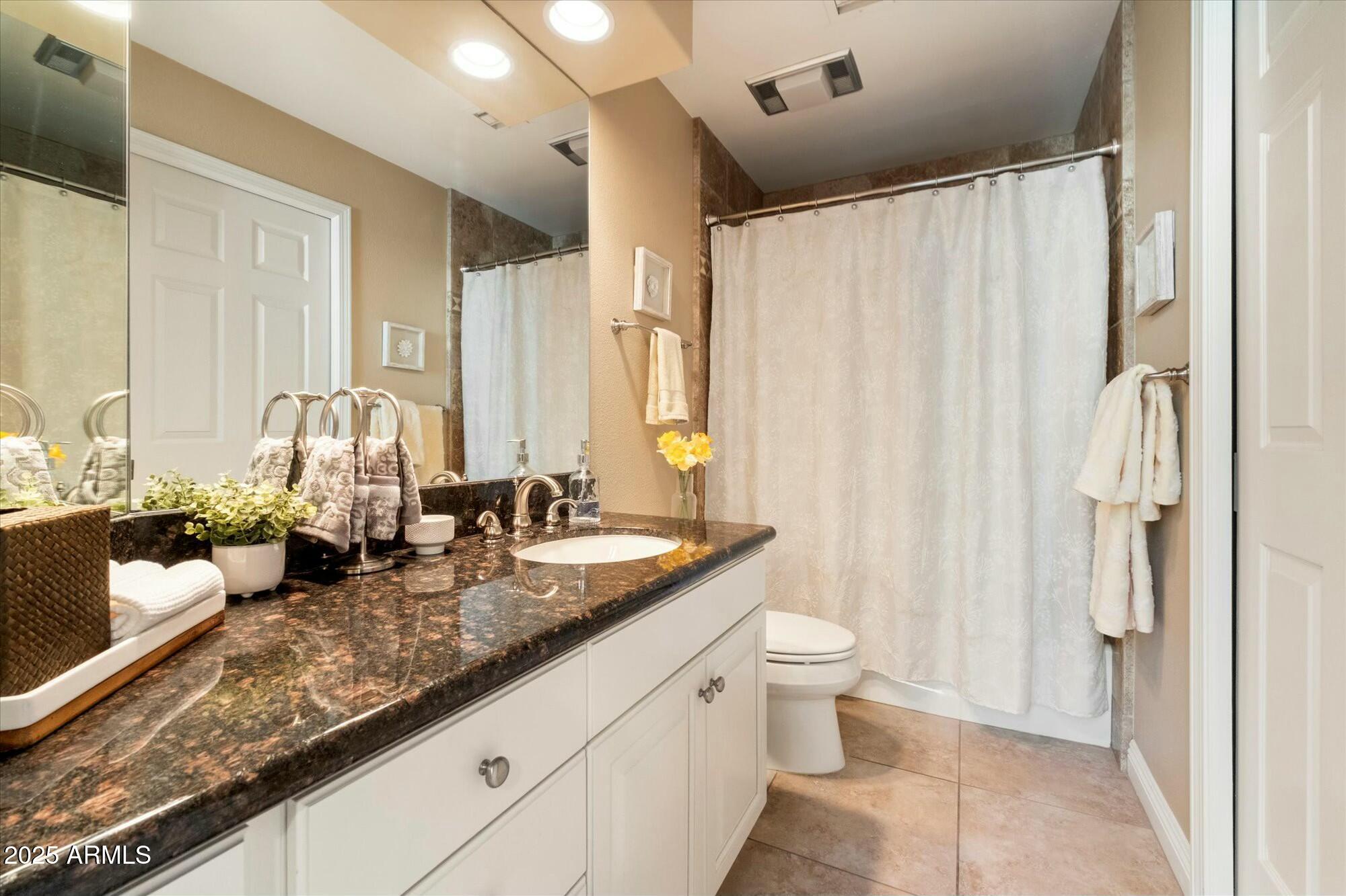 7525 East Gainey Ranch Road, Unit 130 Scottsdale, AZ 85258 - Photo 15 of 30 Guest Bathroom