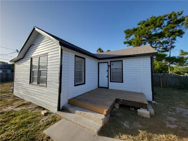 $1,195 | 926 Talmadge Drive, Corpus Christi, TX 78418