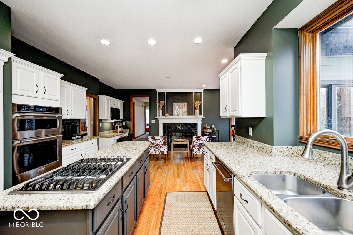 12214 Ridgeside Road Indianapolis, IN 46256 - Photo 3 of 50