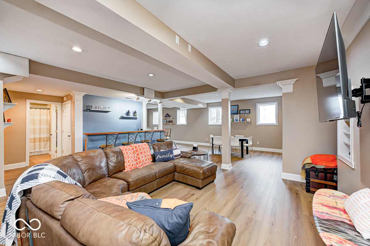 12214 Ridgeside Road Indianapolis, IN 46256 - Photo 5 of 50