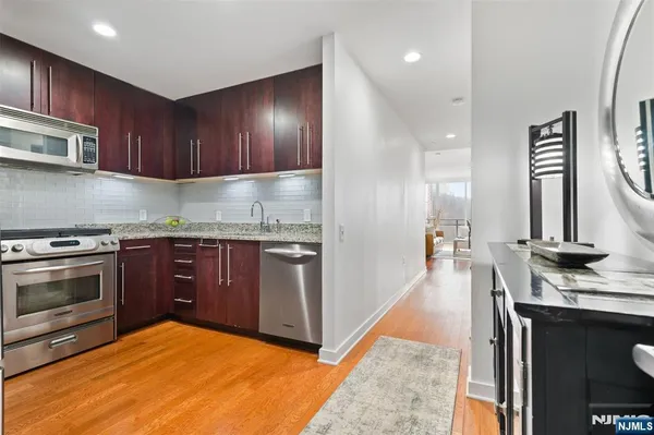 $569,000 | 1017 Hudson Park, Unit 1017, Edgewater, NJ 07020