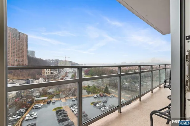 $569,000 | 1017 Hudson Park, Unit 1017, Edgewater, NJ 07020