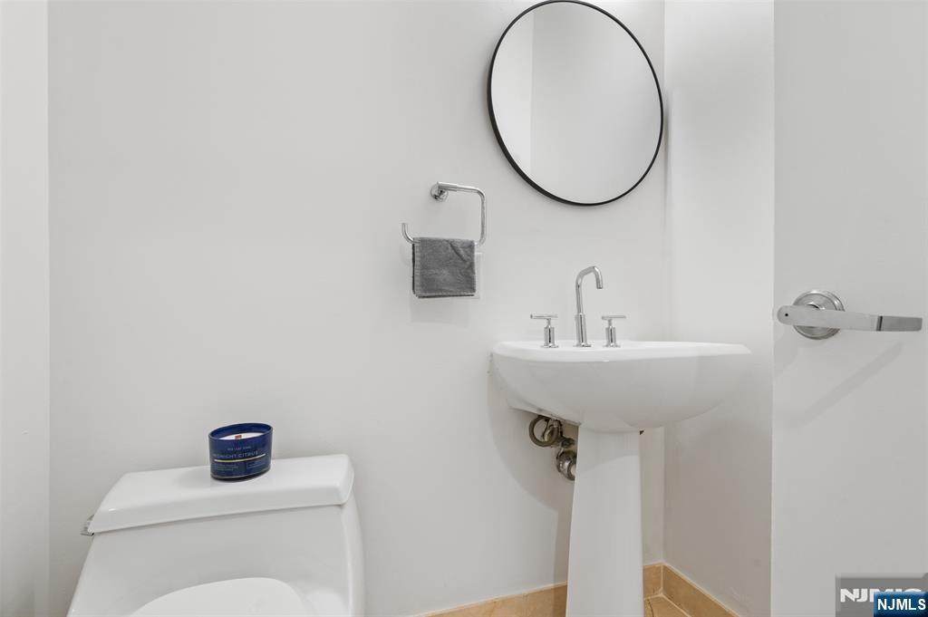 1017 Hudson Park, Unit 1017 Edgewater, NJ 07020 - Photo 8 of 26