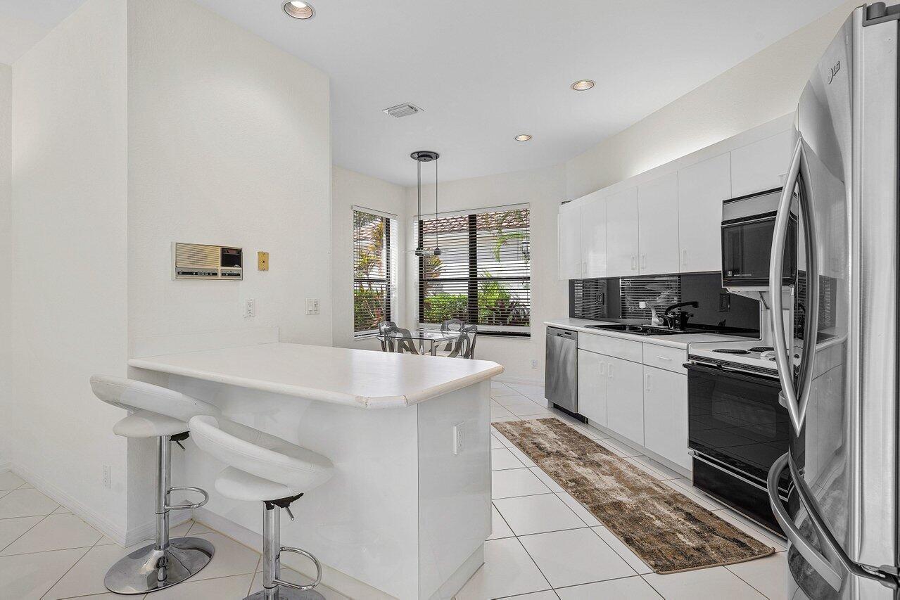 17099 Ryton Lane Boca Raton, FL 33496 - Photo 3 of 52 Kitchen