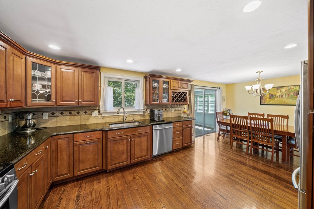 17 Fencourt Road Canton, MA 02021 - Photo 3 of 21