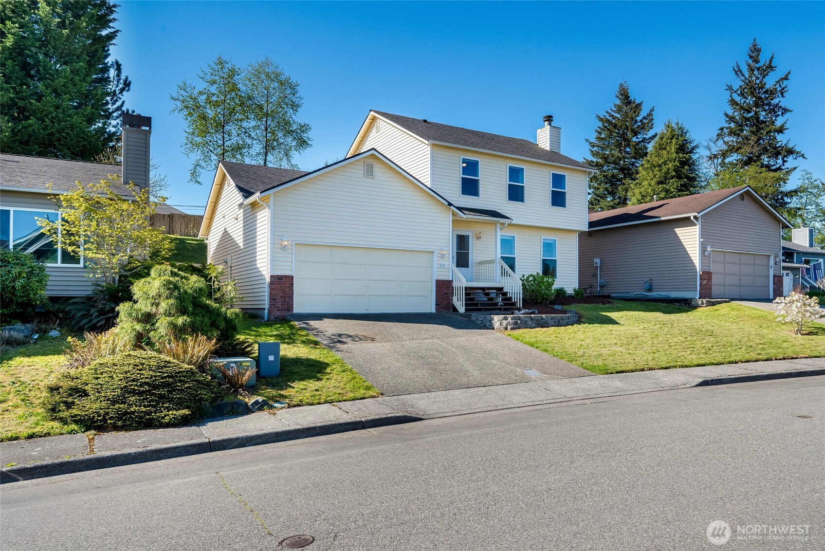 14 60th Place Southeast Everett, WA 98203 - Photo 2 of 35 a front view of a house with a yard and garage