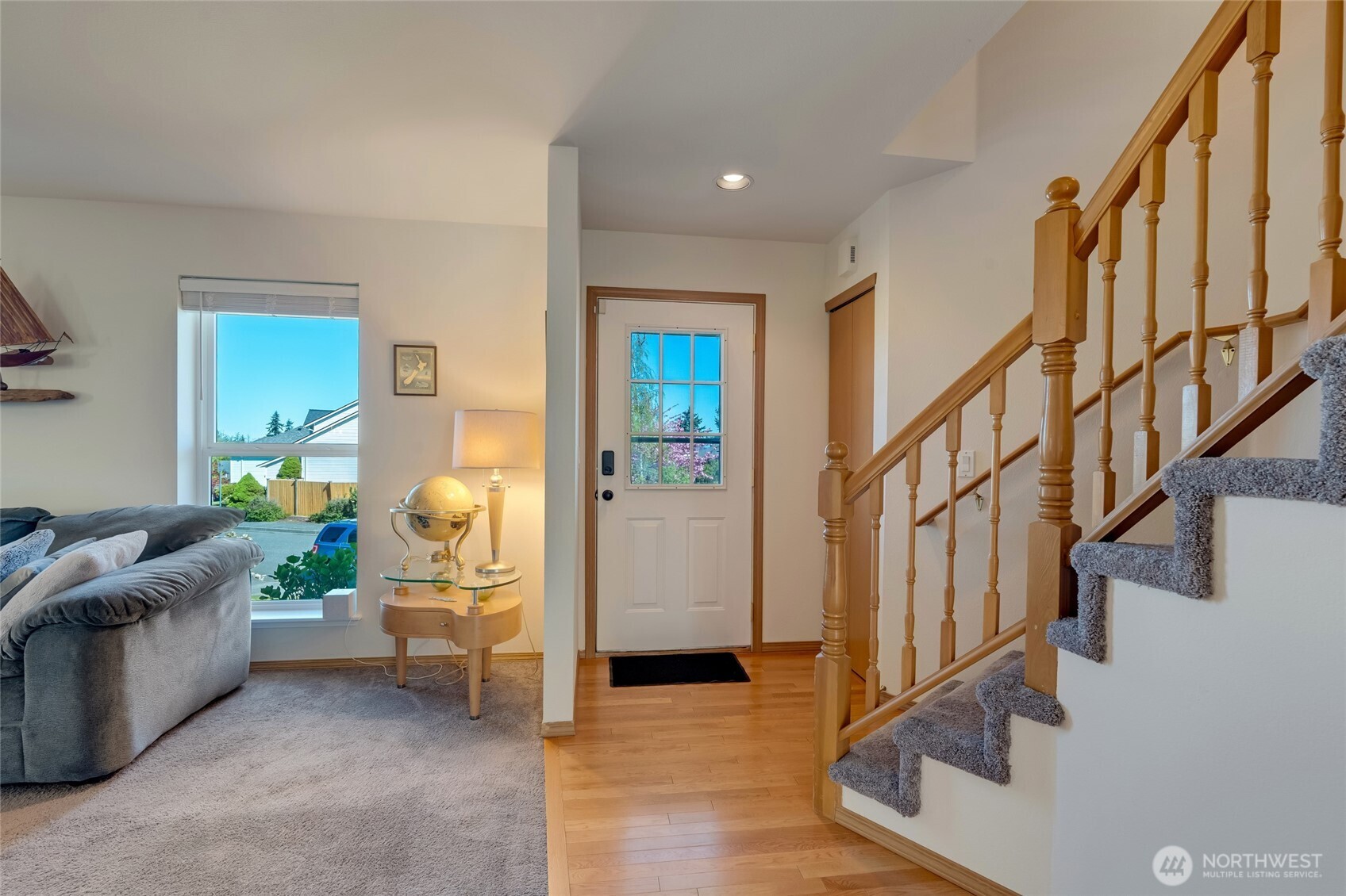 14 60th Place Southeast Everett, WA 98203 - Photo 4 of 35 a living room with furniture and a view of living room