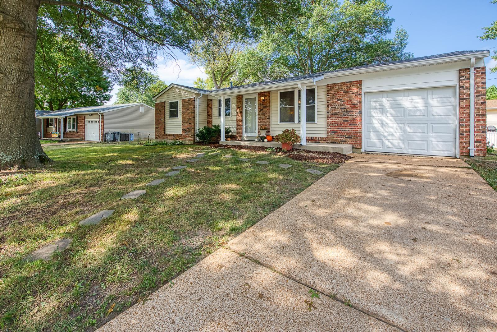 601 Wickford Way Manchester, MO 63021 - Photo 2 of 28