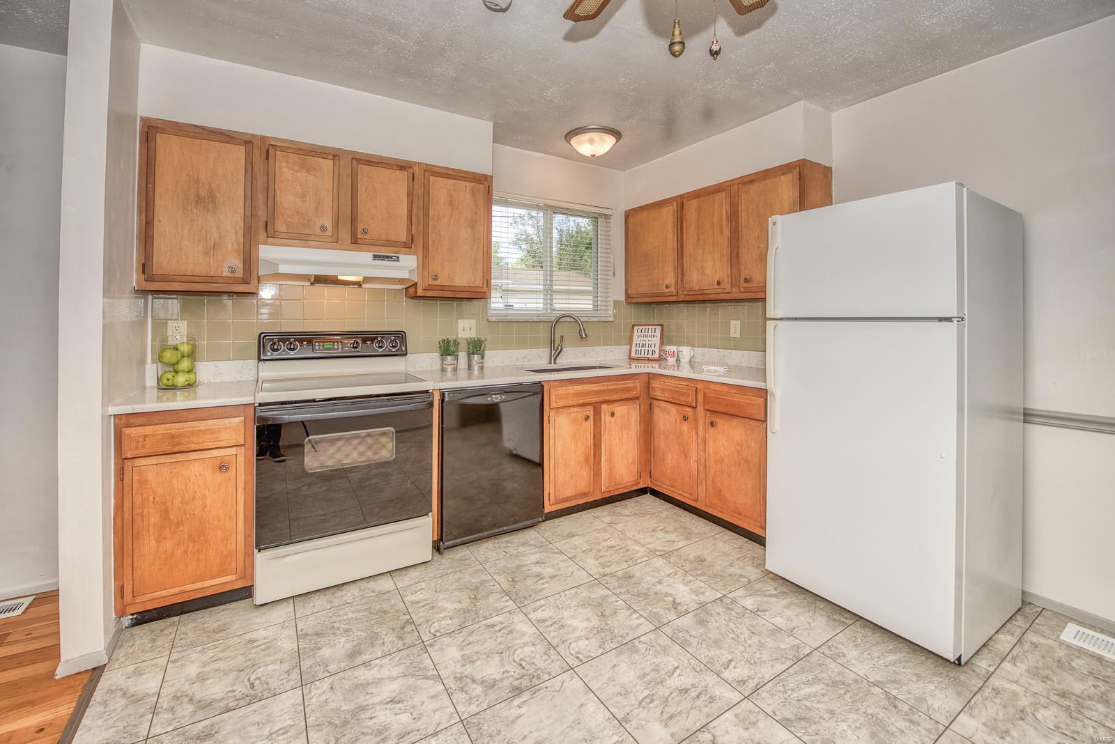 601 Wickford Way Manchester, MO 63021 - Photo 7 of 28