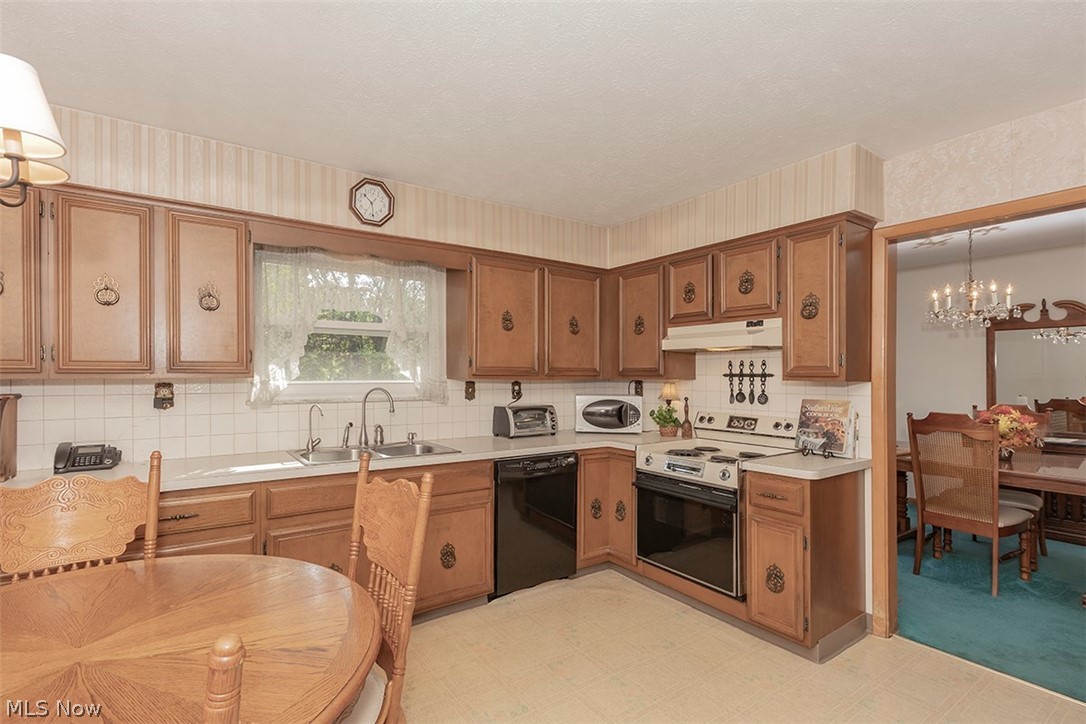 12246 Chamberlain Road Aurora, OH 44202 - Photo 2 of 18 Gallery Image 2