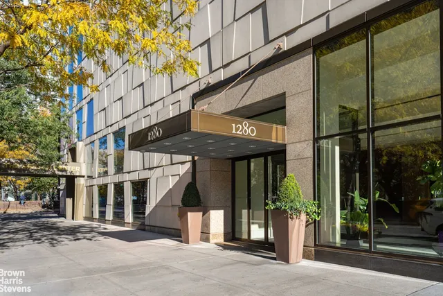 $1,815,000 | 1280 5th Avenue, Unit 19C | Upper Carnegie Hill