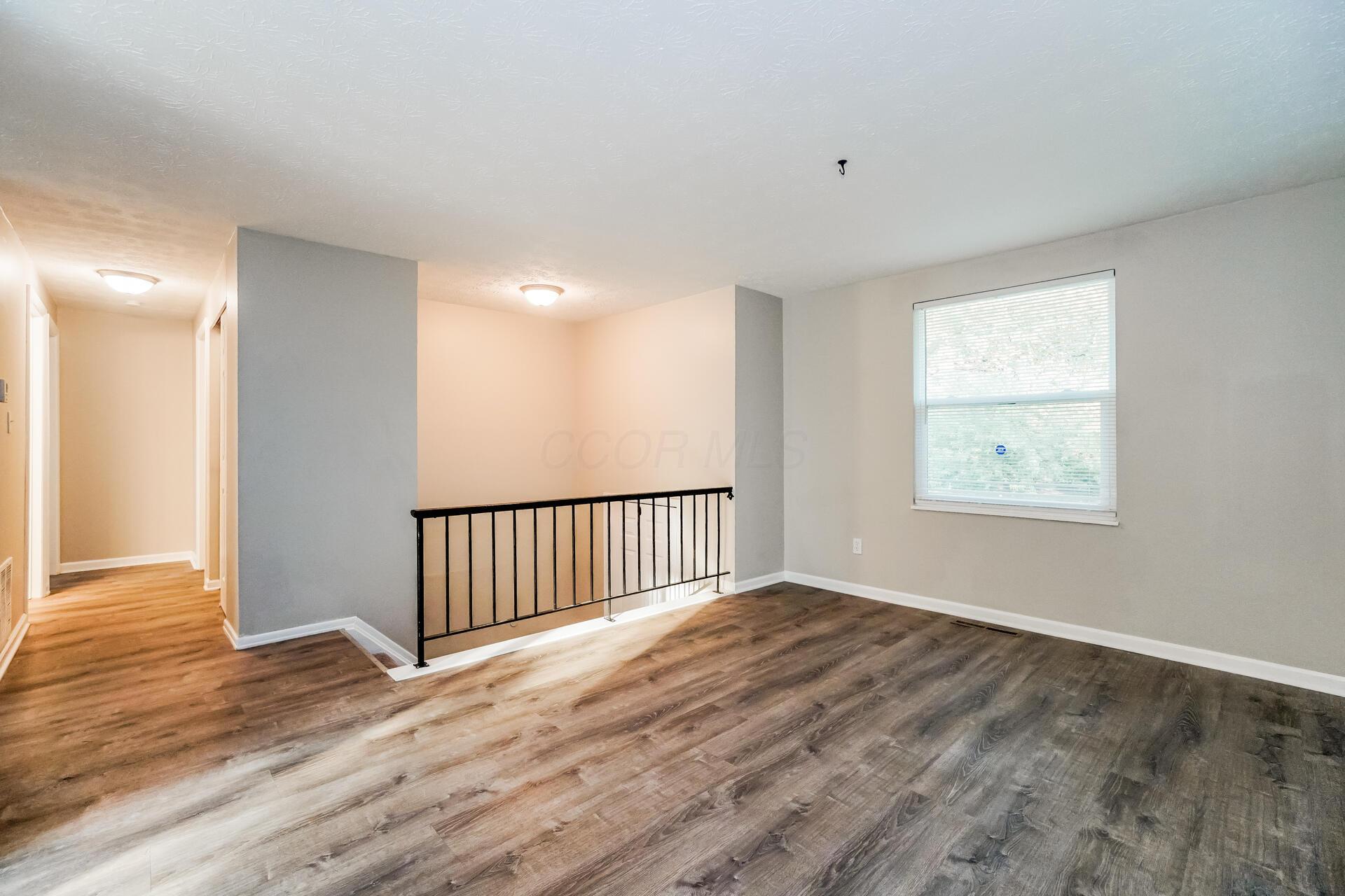 3000 Renfro Road Columbus, OH 43232 - Photo 5 of 15 5 Living Room